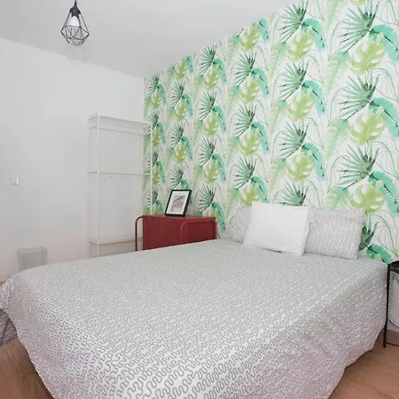 Travel & Live Marques Hostel *