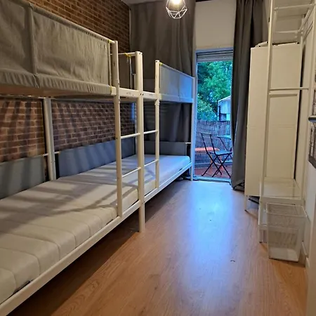 Travel & Live Marques Hostel *