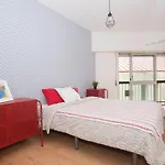 بيت شباب Travel & Live Marques