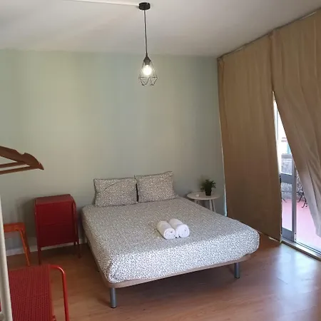 Travel & Live Marques Hostel *