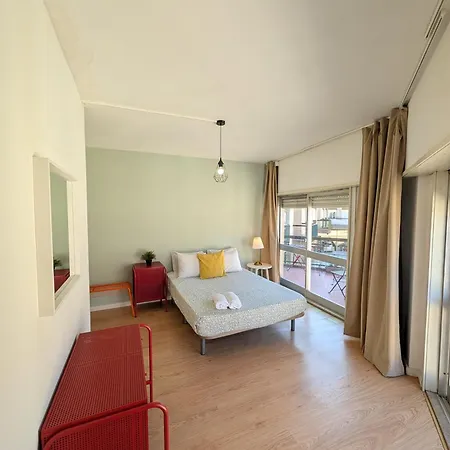 Travel & Live Marques Hostel
