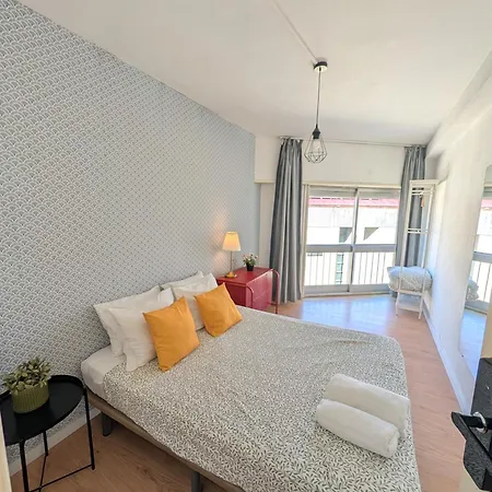 Travel & Live Marques Hostel