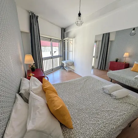 Travel & Live Marques Hostel *