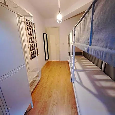 Hostel Travel & Live Marques
