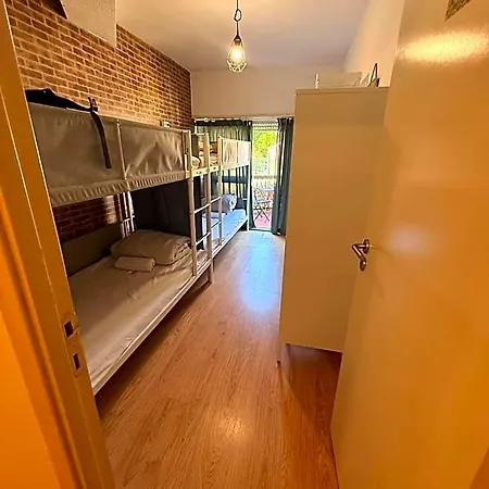 Travel & Live Marques Hostel Porto