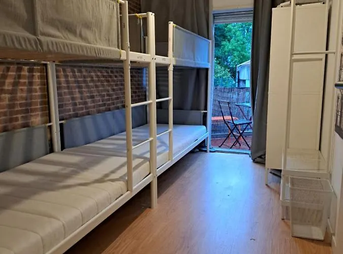 Travel & Live Marques Hostel *