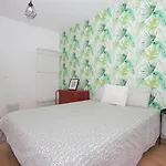 Travel & Live Marques Hostel *